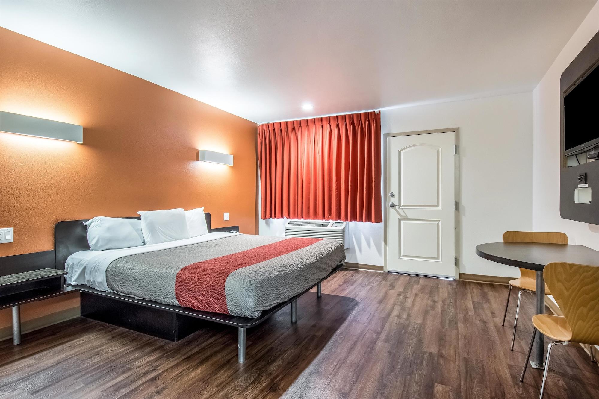 Pacific Hotel 2*