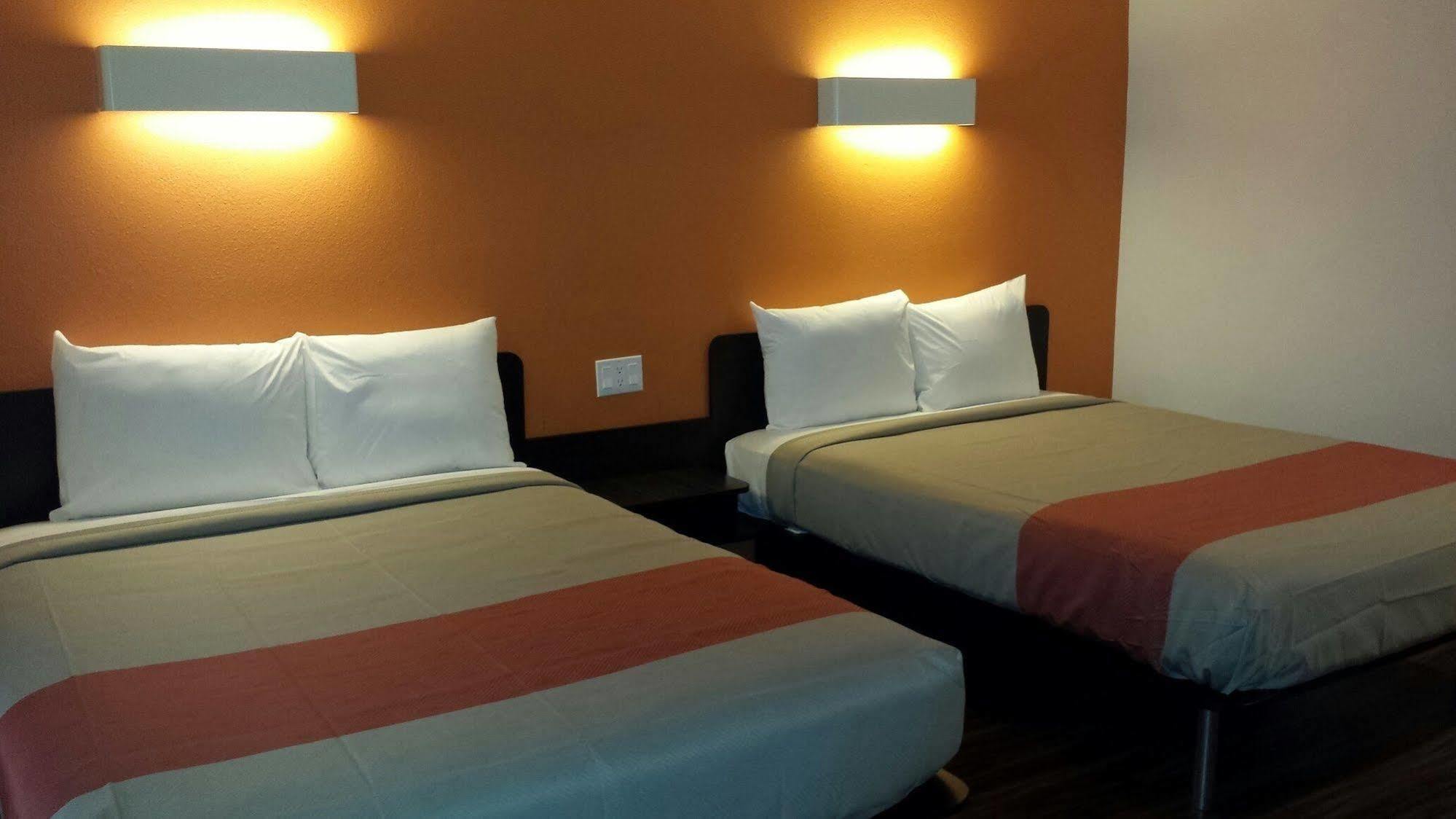 Pacific Hotel 2*